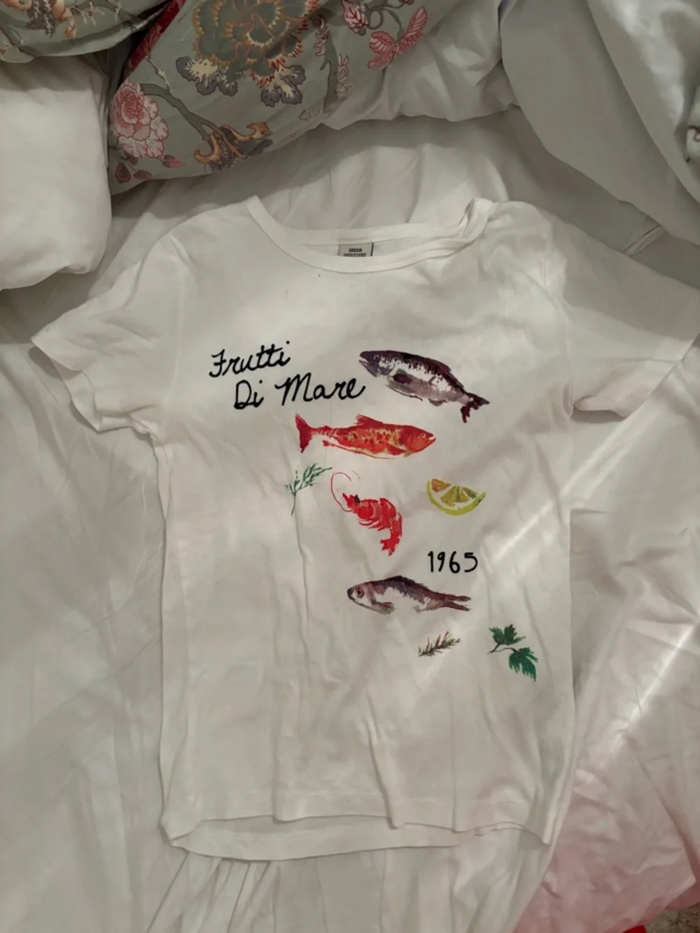 Urban Outfitters White Short Sleeve Fish Graphic Tee - Picture 2 of 3